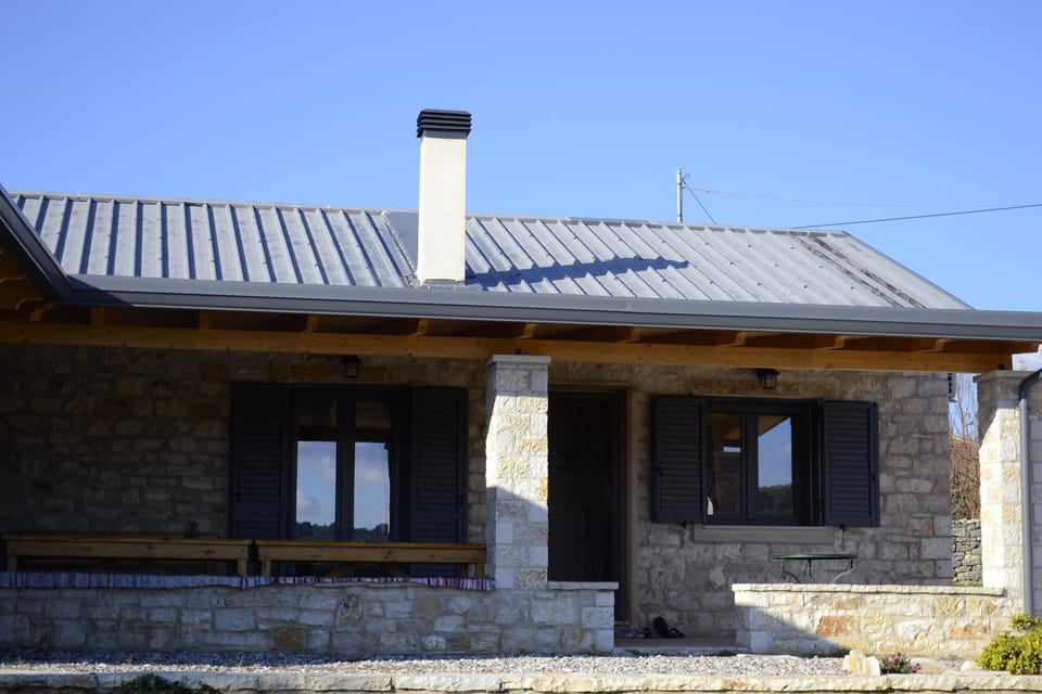 AMPELOPETRA - Slow Country Living House in North Macedonia