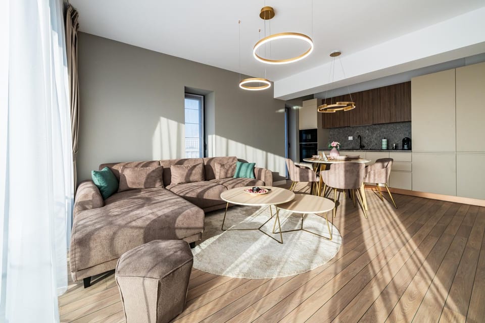 Kitchen or kitchenette, Seating area, Dining area