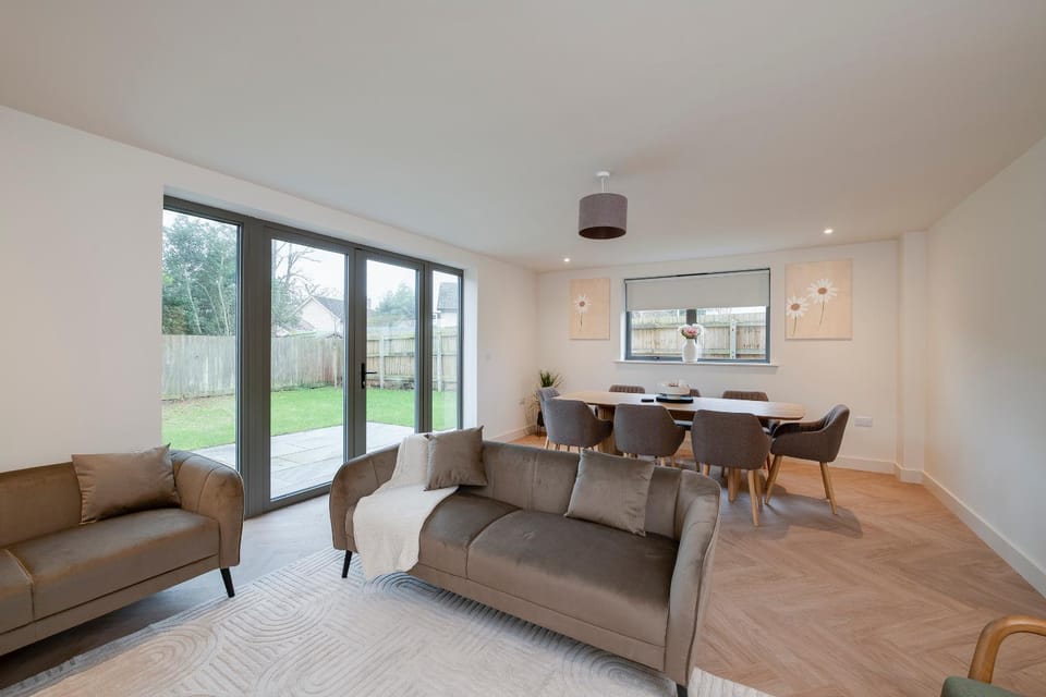 TV and multimedia, Living room, Dining area