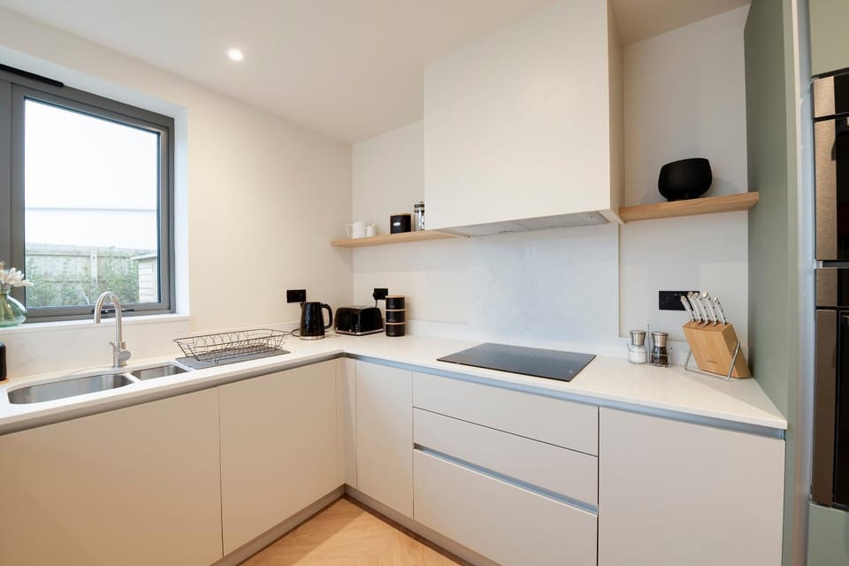 Coffee/tea facilities, stove, toaster, kitchen