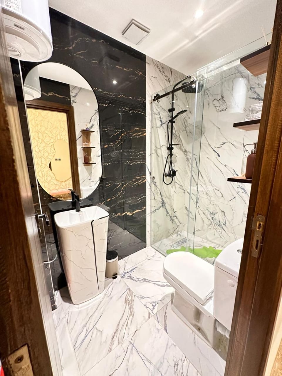 Shower, Toilet, Bathroom, Bath, towels