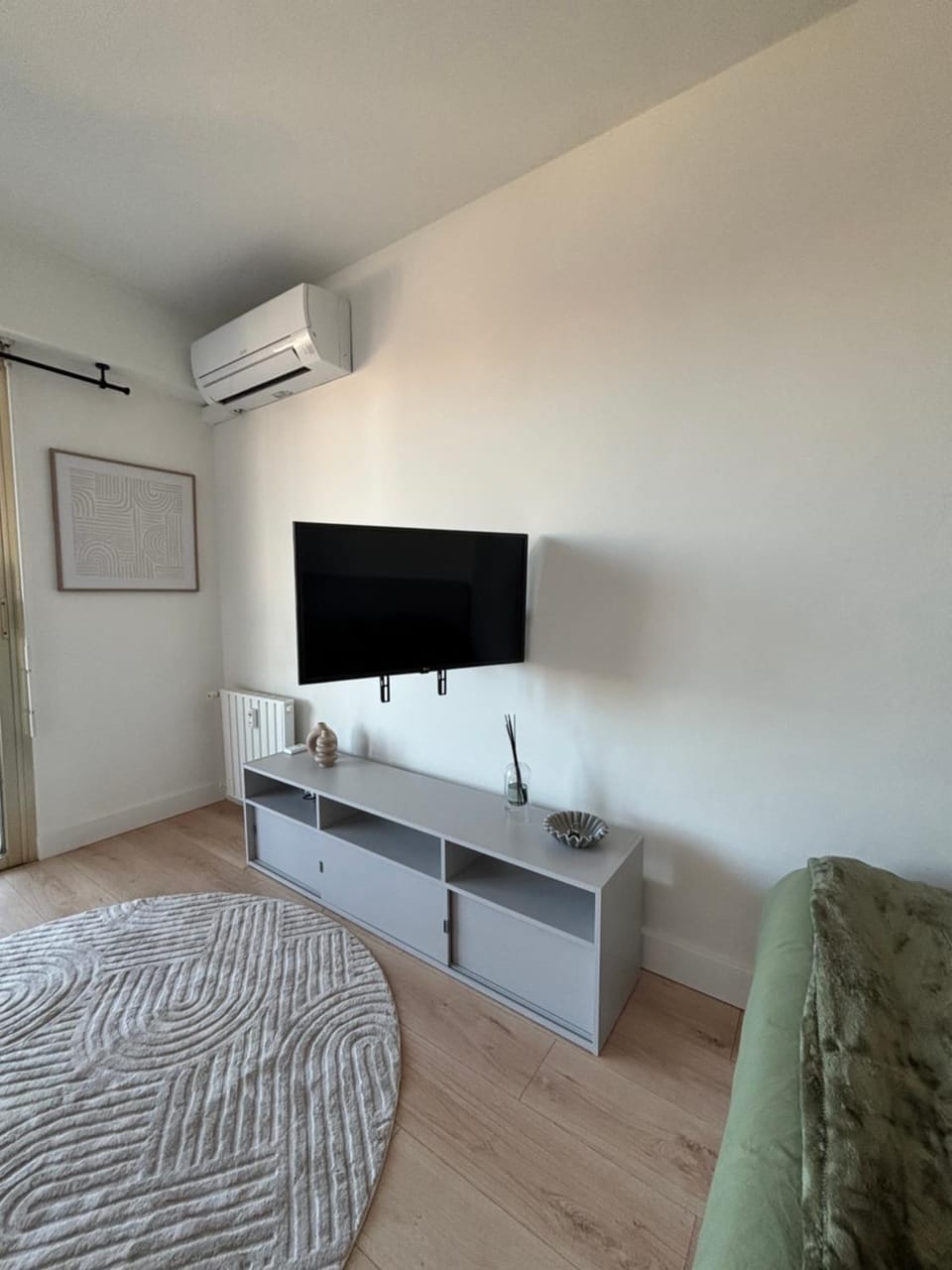 Idéal Festival de Cannes - Accès facile à un arrêt de train - Studio avec Loggia Apartment in Antibes