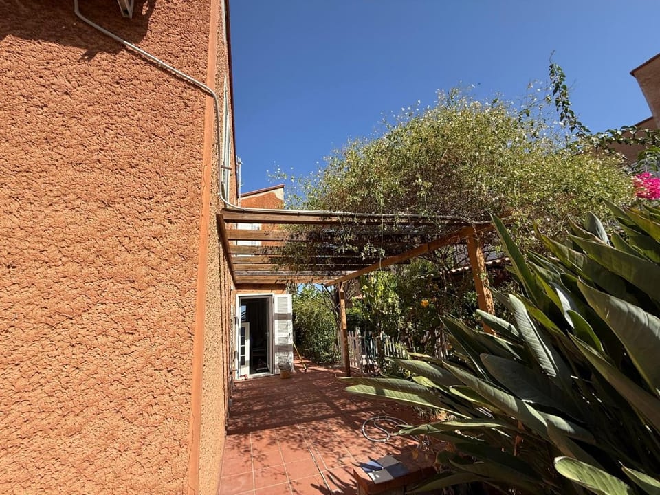 Property building, Patio, Facade/entrance, Garden view