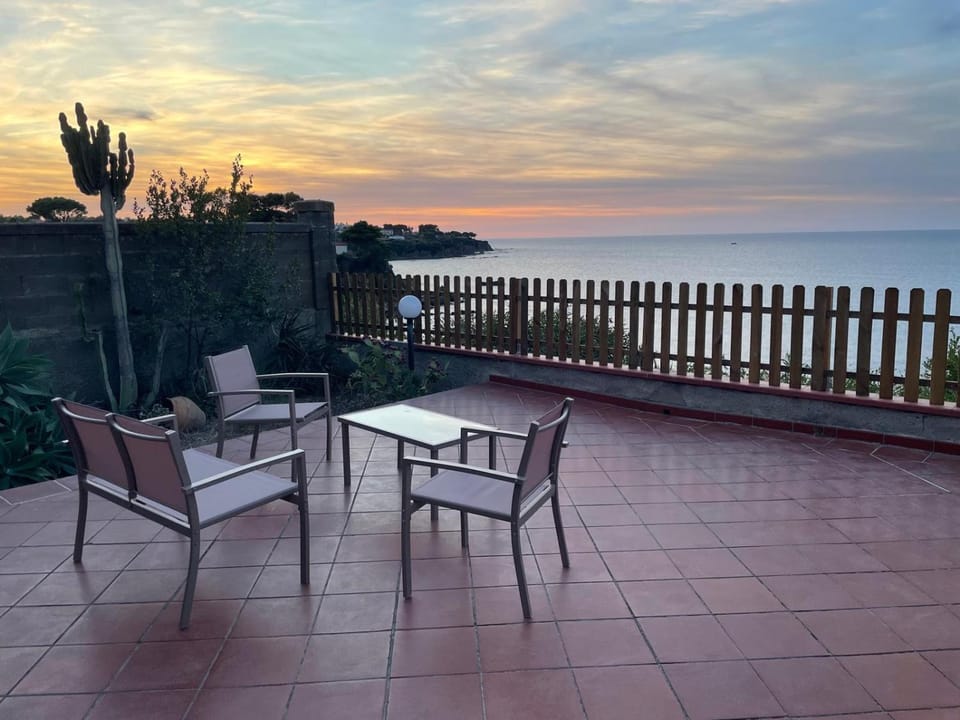 Natural landscape, View (from property/room), Balcony/Terrace, Sea view, Sunset