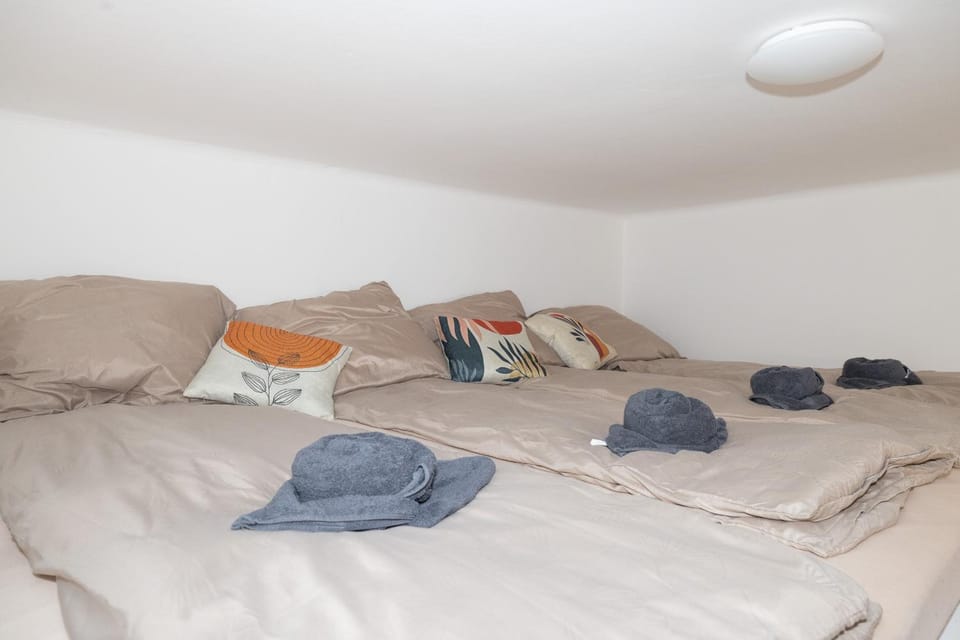 Bed, Living room