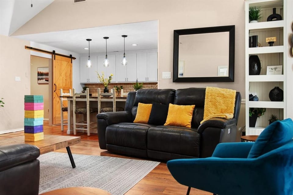 Hillside Paradise House in Grand Prairie