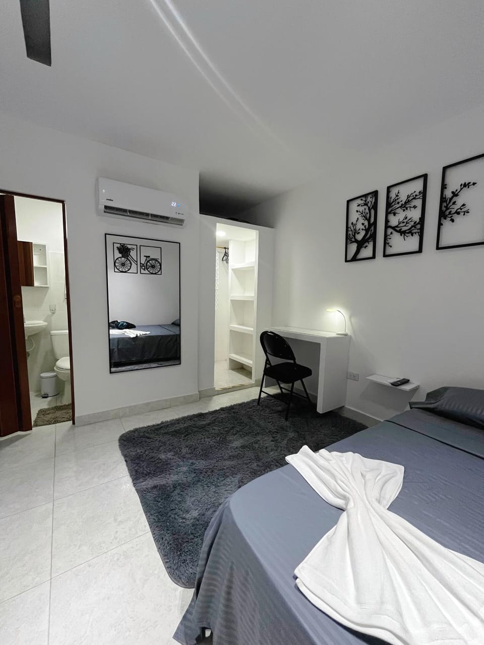 Photo of the whole room, Seating area, Bedroom, towels