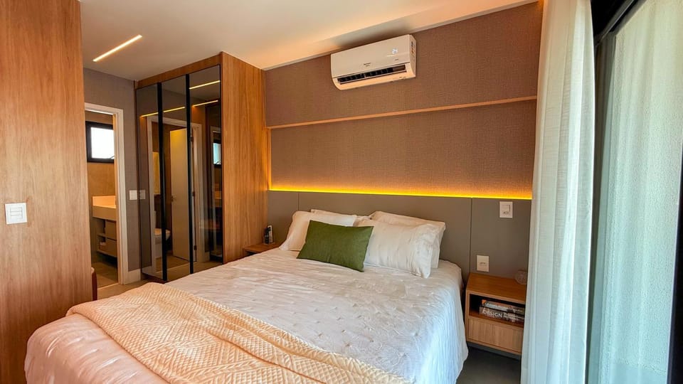 Photo of the whole room, Bedroom, wardrobe, air conditioner