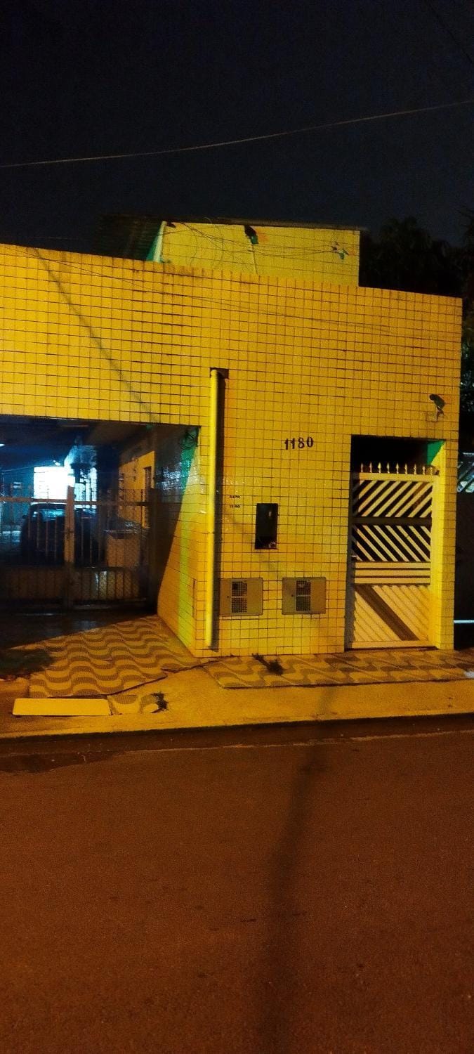 Quarto Privativo Praia Grande Bed and Breakfast in State of São Paulo