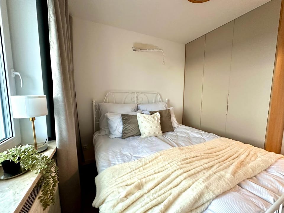 Bed, Bedroom, wardrobe