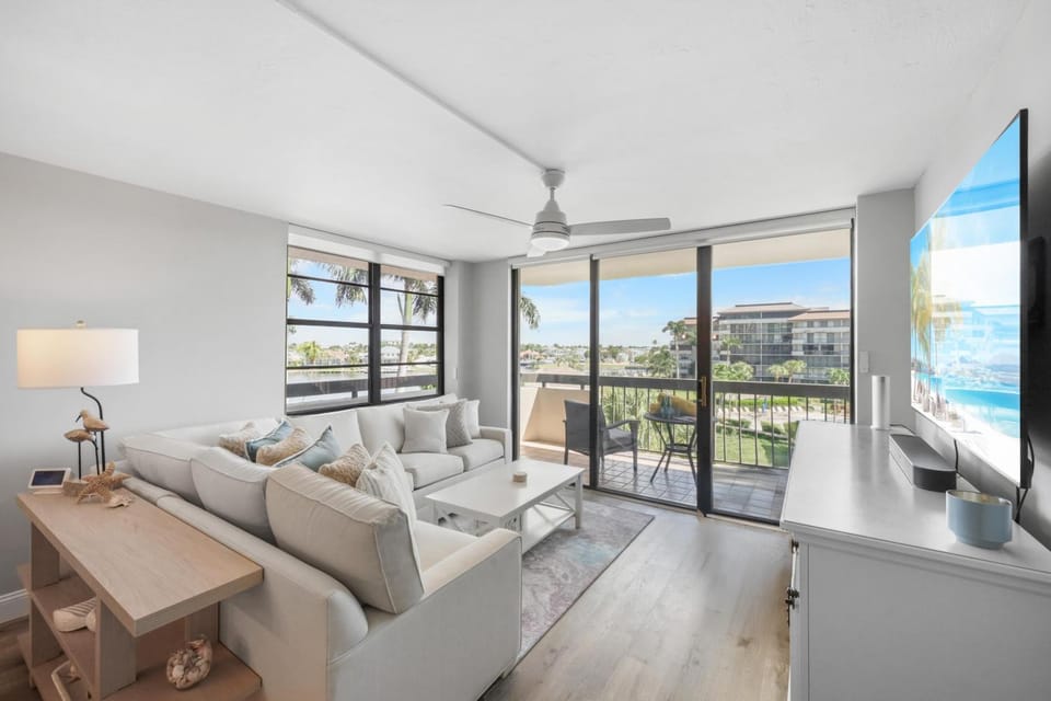 South Seas East B-407 House in Marco Island