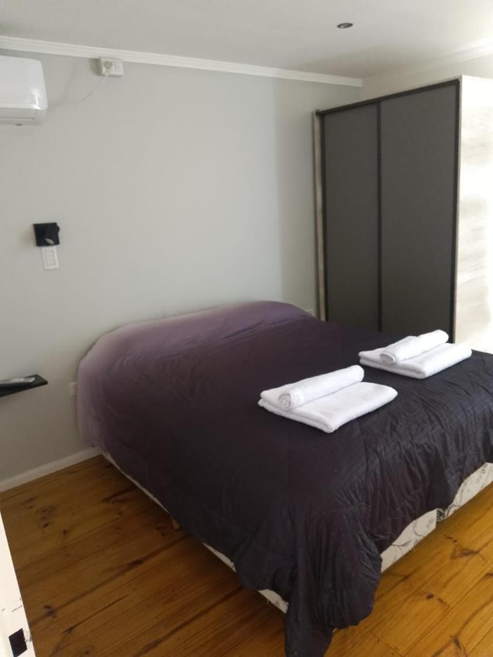 Bed, Photo of the whole room, towels