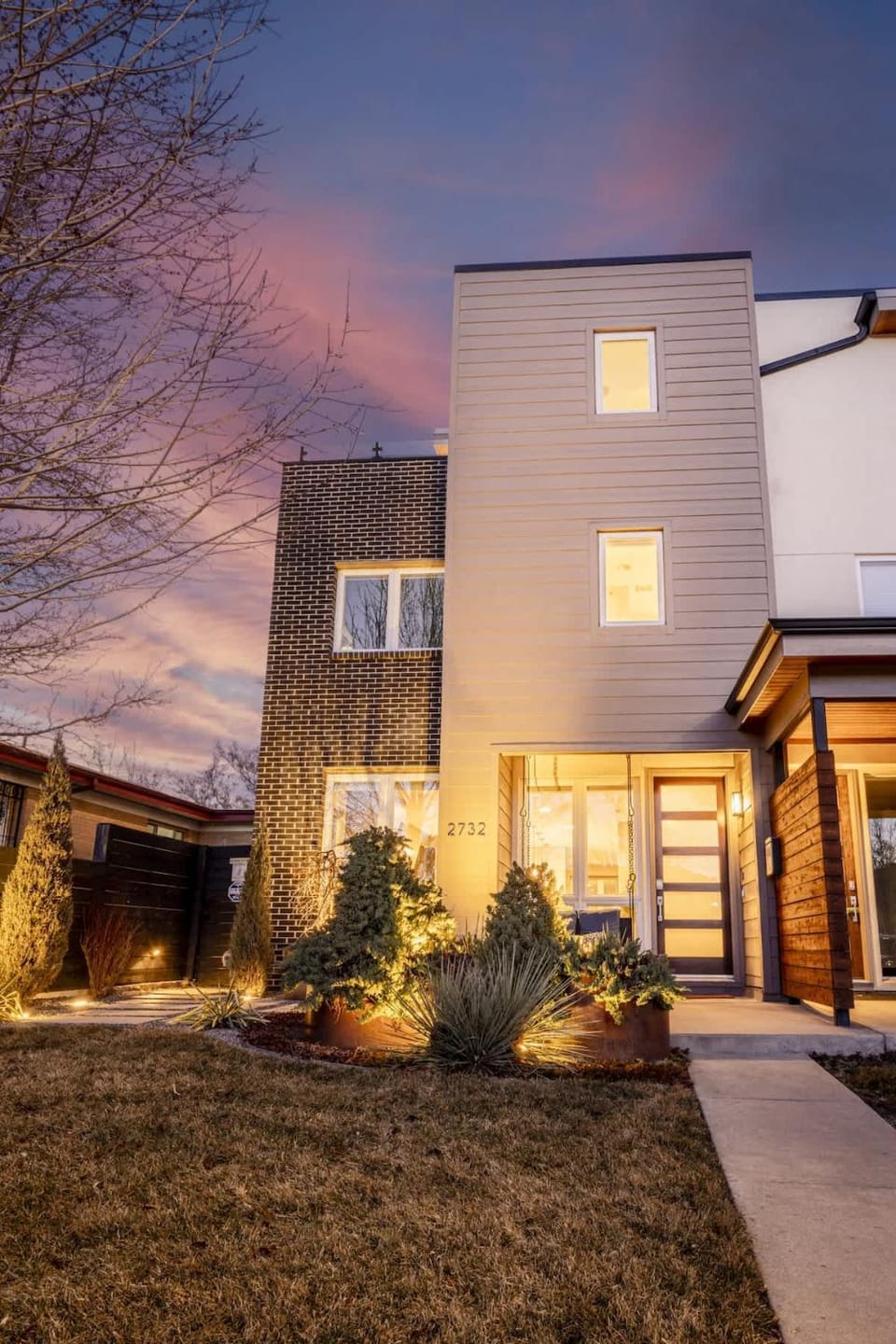 Luxury Oasis Heated Pool Rooftop Spa Fire Pits House in Denver