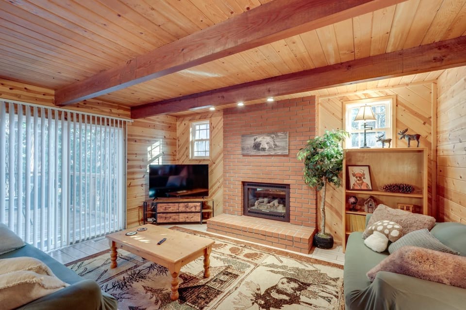 3 Mi to Calaveras Big Trees Group-Ready Mtn Cabin Cabin in Arnold