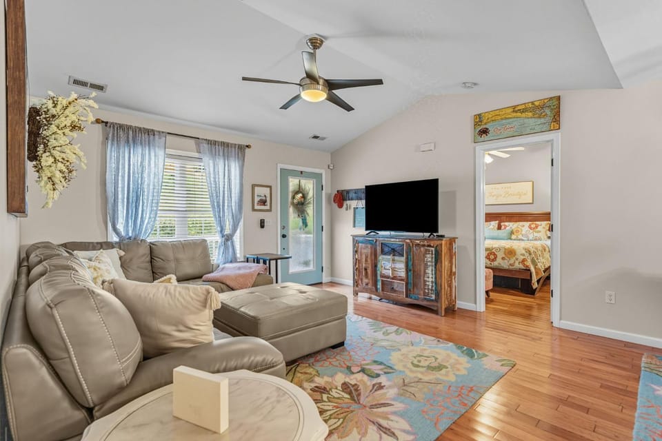 Amazing OKI Home with Guest Apt Pool Grill Area House in Oak Island