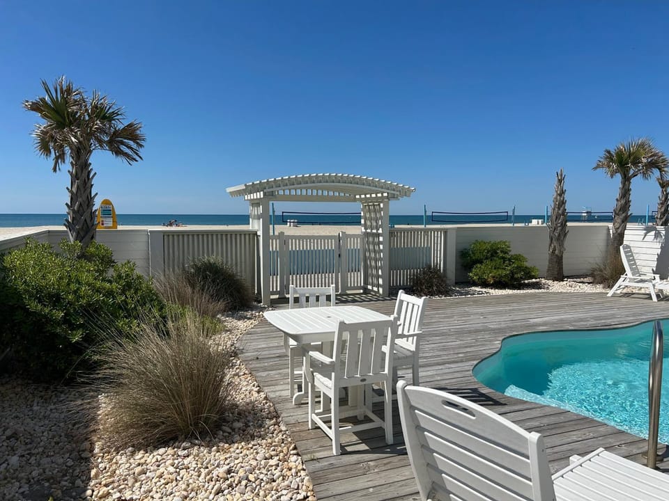 Captain's Choice - Private Pool & Beach Access House in Atlantic Beach