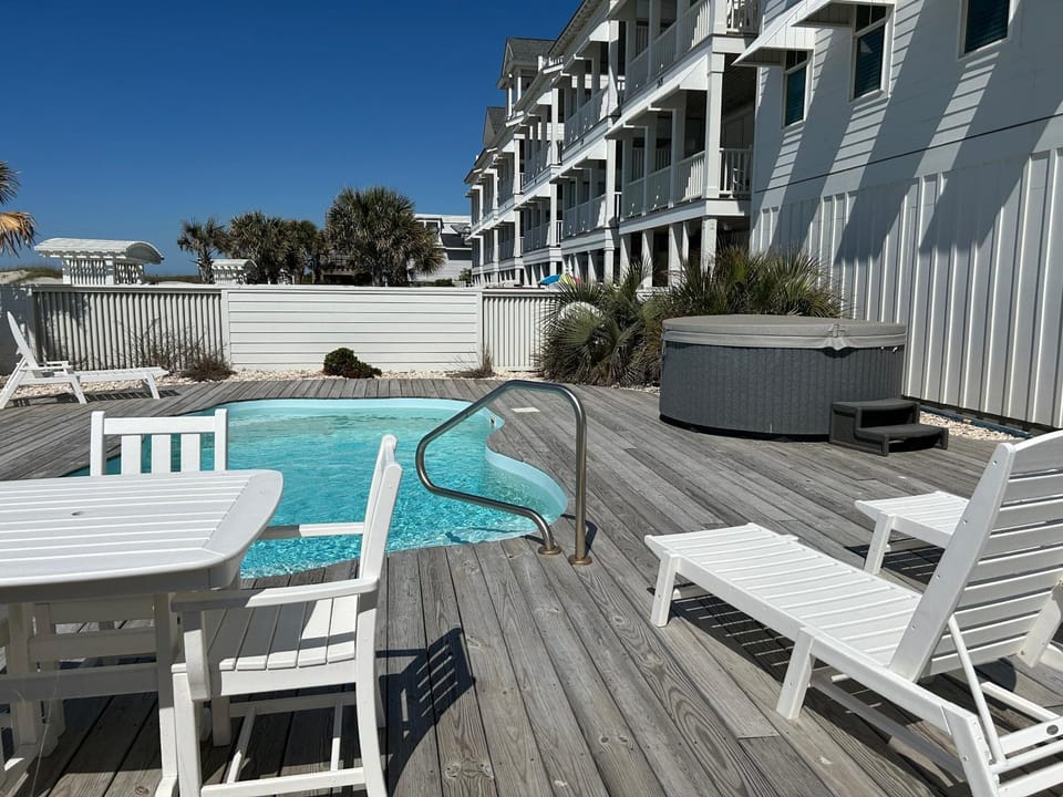 Captain's Choice - Private Pool & Beach Access House in Atlantic Beach