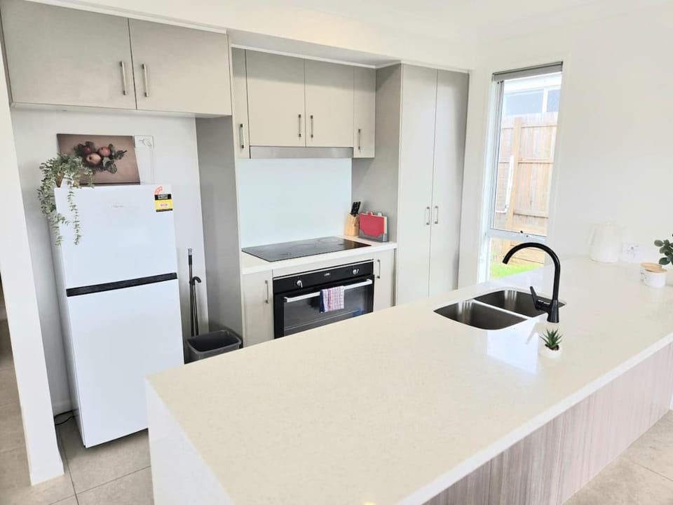 Gold Coast Gateway - Spacious 4BR House in Logan House in Brisbane