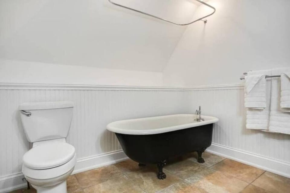 7 Large Bedrooms Peaceful Backyard Cozy House in Jefferson County