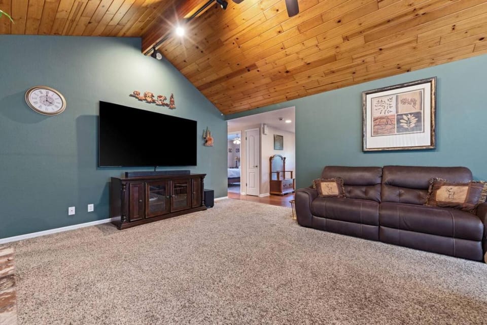 Harmony Home- EV Charger House in Oakhurst