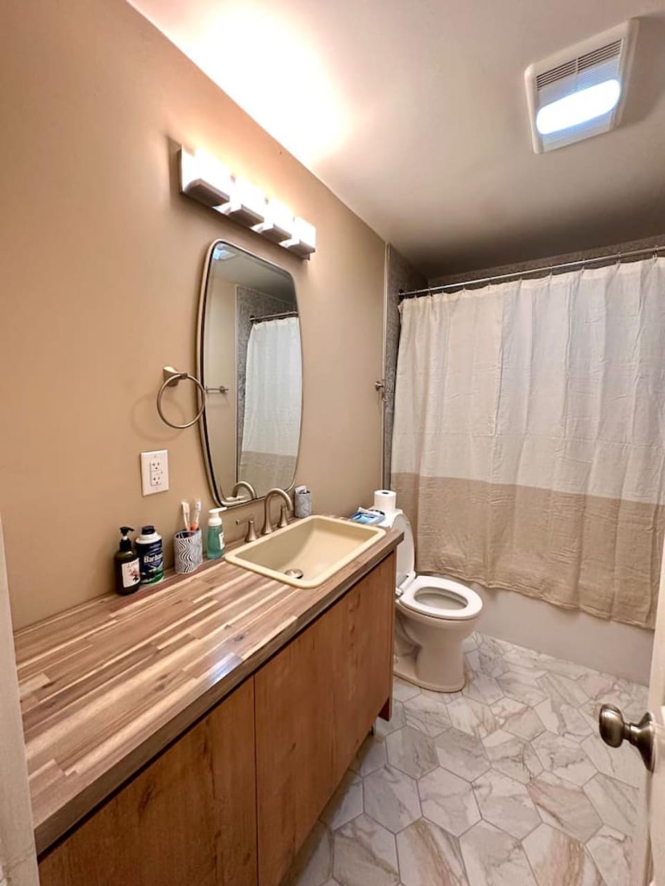 1 bed with washer dryer in unit, soaker tub near Field of Dreams Apartment in Las Cruces