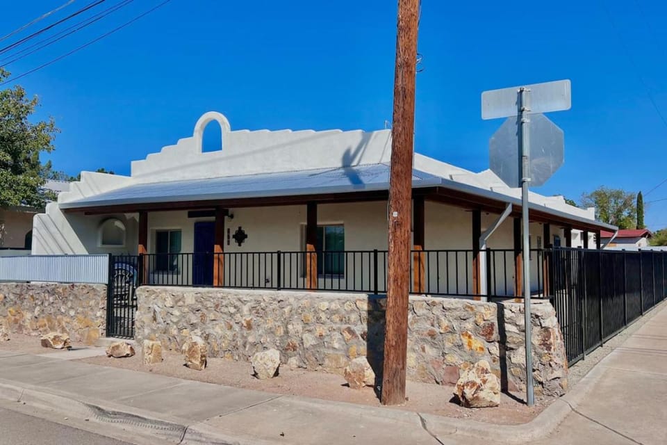 2 king bds 2.5 bathrooms in the heart of Downtown House in Las Cruces