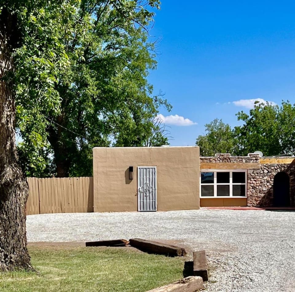 1 king bd with big fenced back yard pets welcome House in Las Cruces