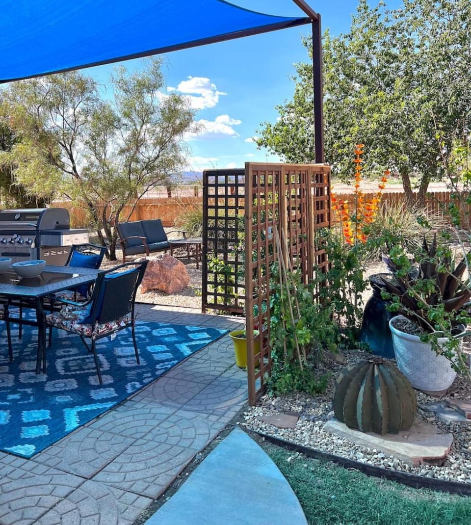 3 bd, Full kitchen, fenced yard, near Field of Dreams House in Las Cruces