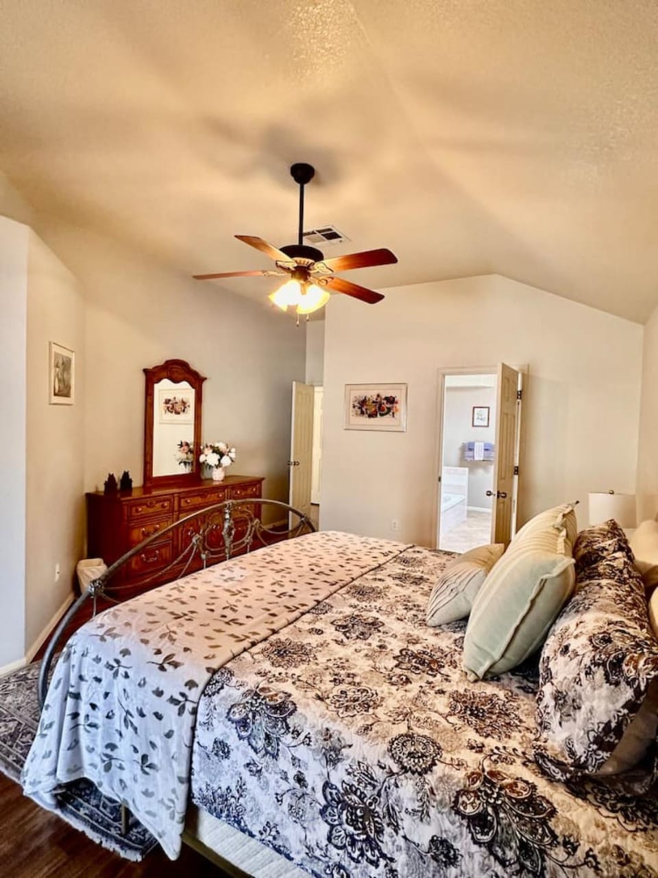 2 bd, 2bth near NMSU and Memorial Medical Center House in Las Cruces