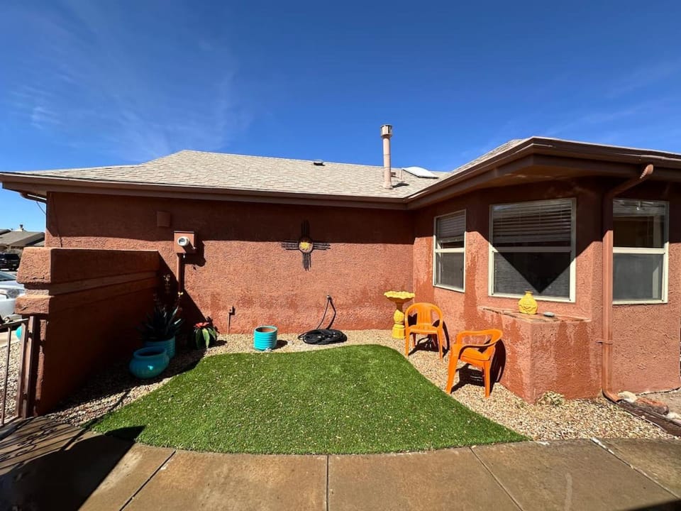 2 bd, 2bth near NMSU and Memorial Medical Center House in Las Cruces