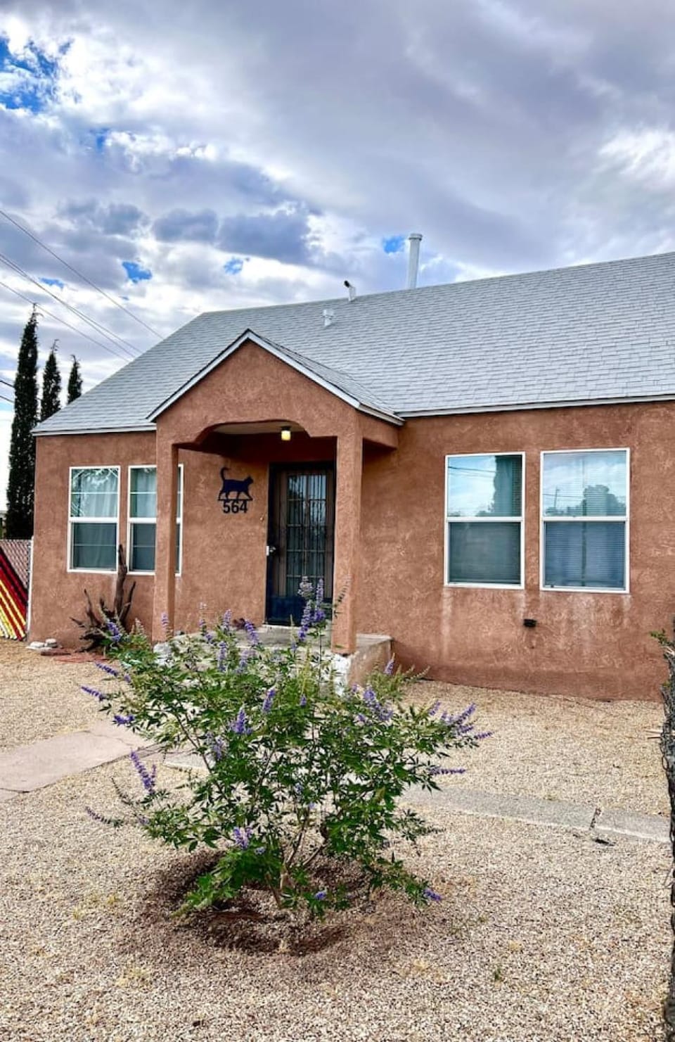 2 bed with Washer and Dryer, pets ok, 5 min to Farmers Market House in Las Cruces