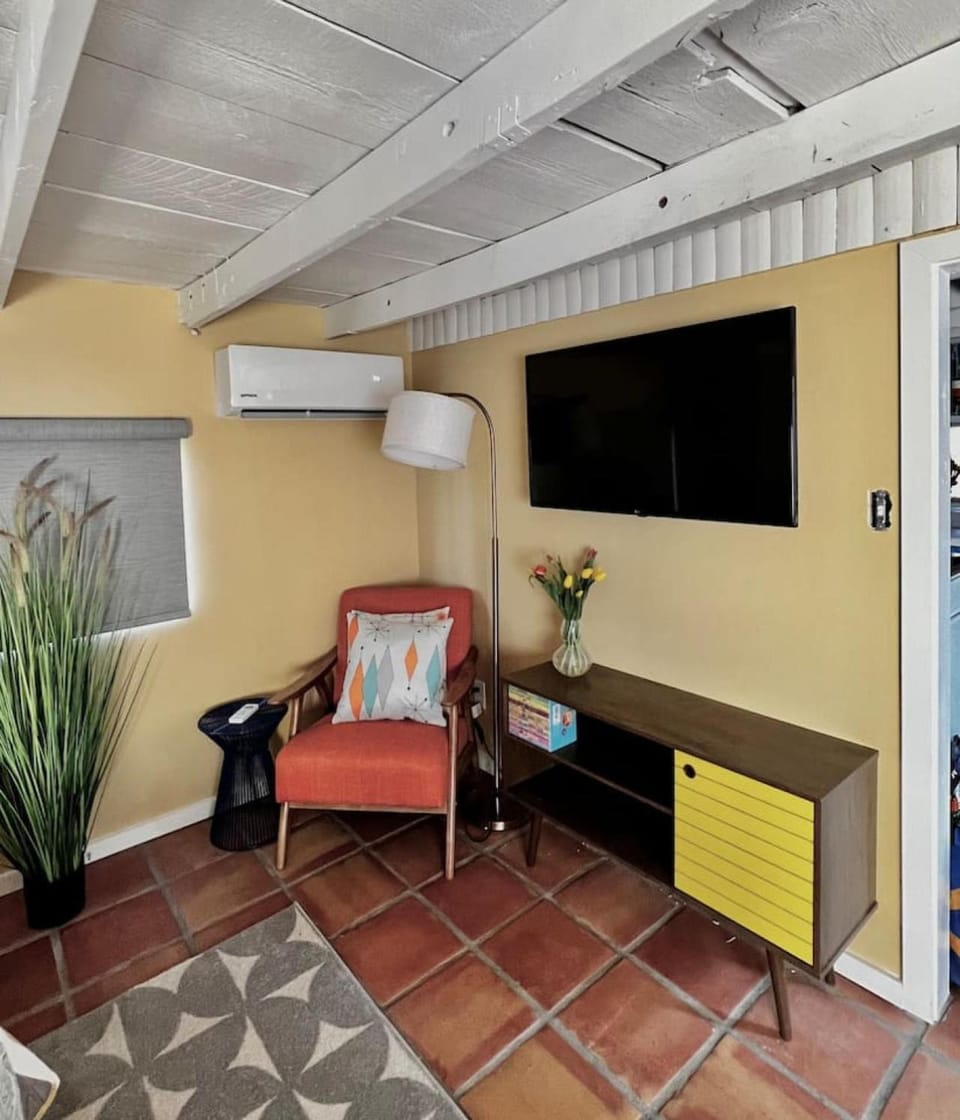 Mid-century marvelous 1 bed, pets welcome House in Las Cruces
