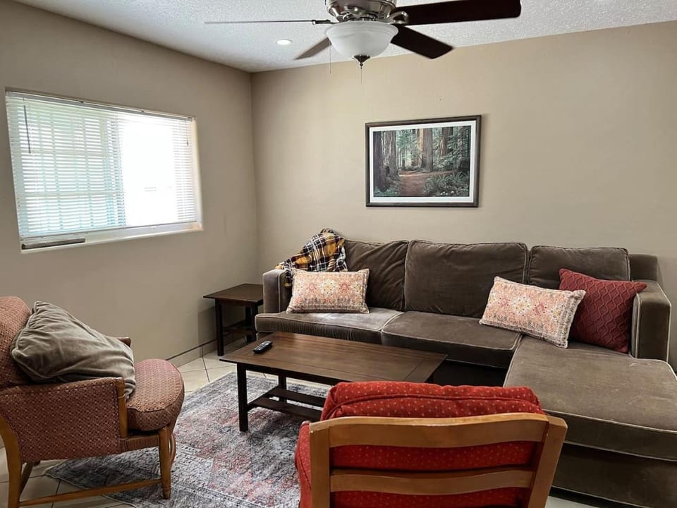 1 bedroom near NMSU. Washer and Dryer in unit, pets welcome. House in Las Cruces