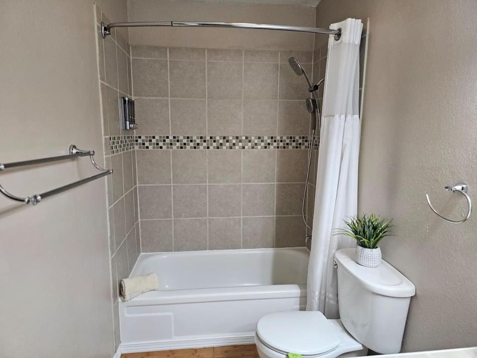 Pup friendly Beautiful 2 Bedroom Apartment in Anchorage