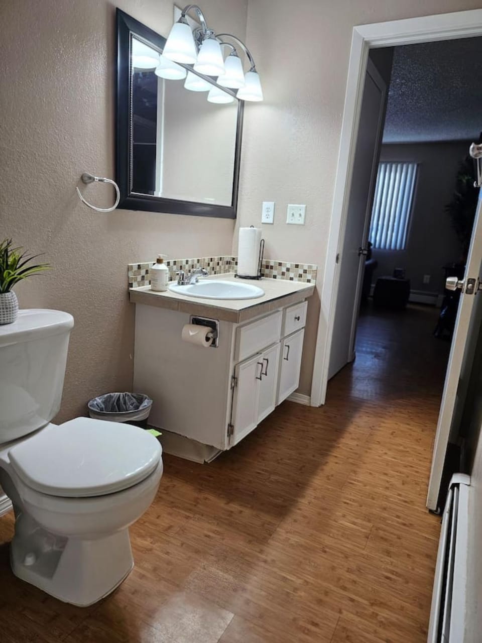 Pup friendly Beautiful 2 Bedroom Apartment in Anchorage