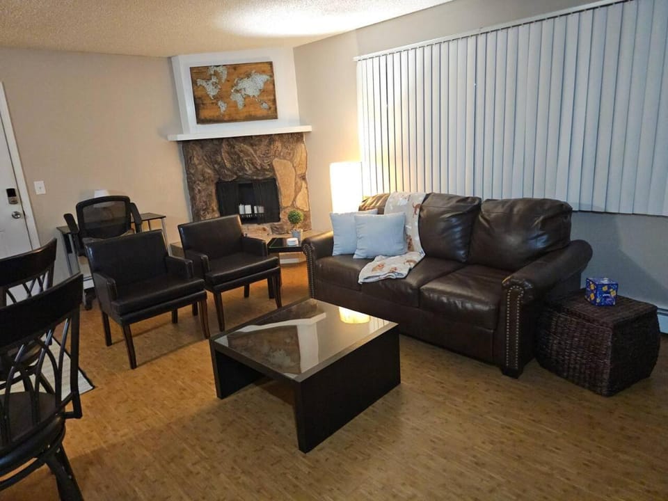 Pup friendly Beautiful 2 Bedroom Apartment in Anchorage