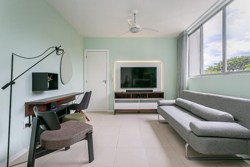 Communal lounge/ TV room, TV and multimedia, Living room, Seating area, Evening entertainment
