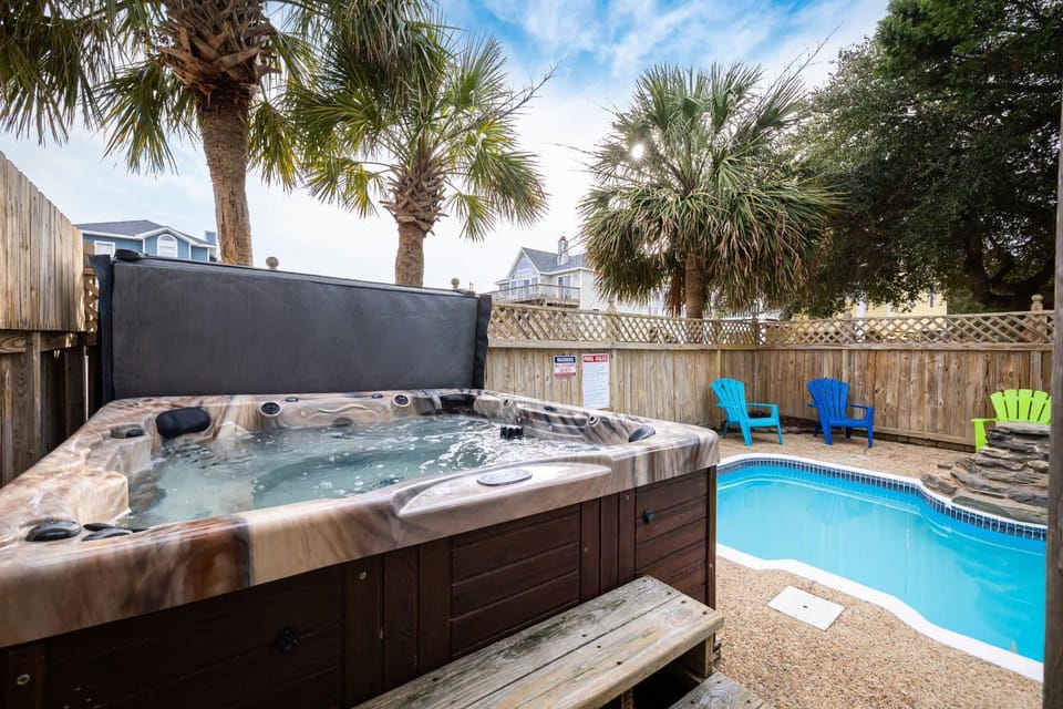 5min Walk to Beach w Pool Spa & GameRm in Corolla House in Corolla