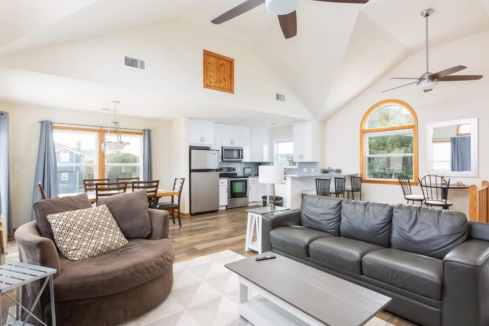 5min Walk to Beach w Pool Spa & GameRm in Corolla House in Corolla