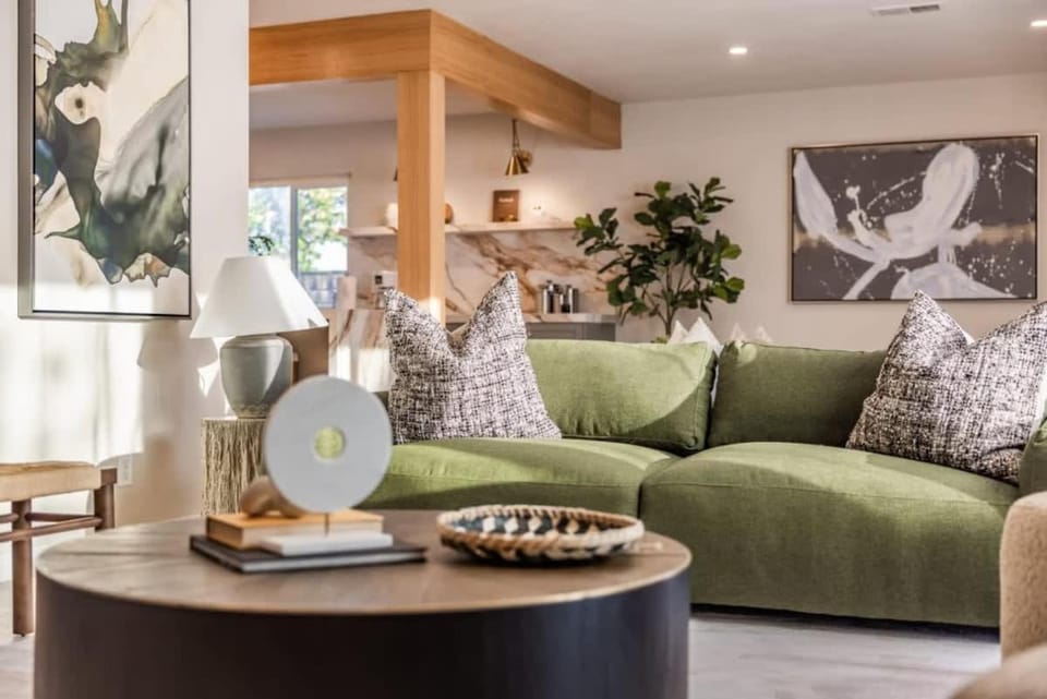 Marbella Lane - Vibrant & Chic Designer Home House in Fullerton