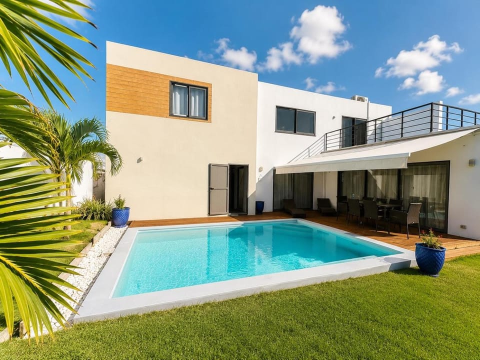 Villa Marea Private Pool in Grand Baie with garden, BBQ & Parking House in Grand Baie