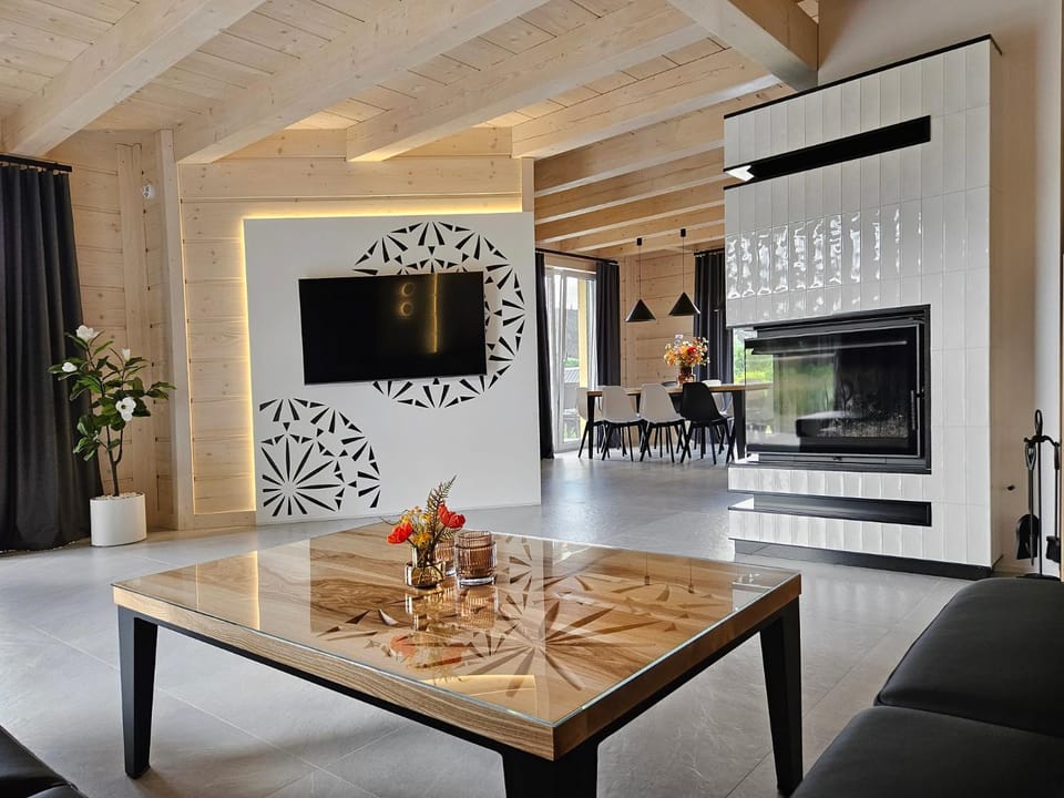 TV and multimedia, Kitchen or kitchenette, Living room, Seating area, Dining area
