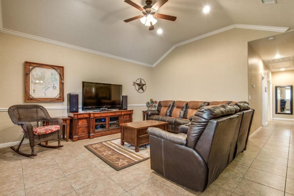 TV and multimedia, Living room, heating, internet, air conditioner