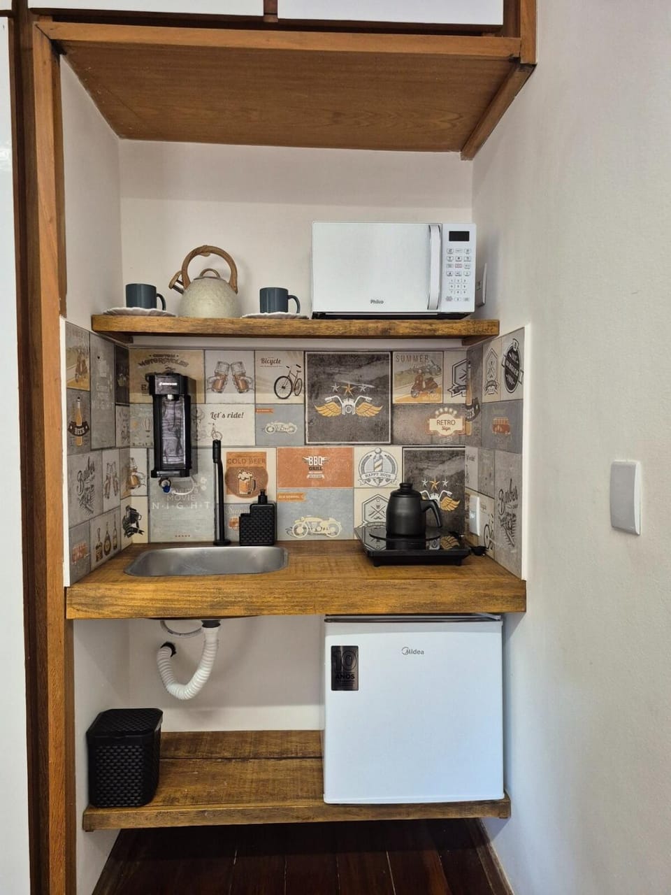 Coffee/tea facilities, Kitchen or kitchenette, minibar, stove
