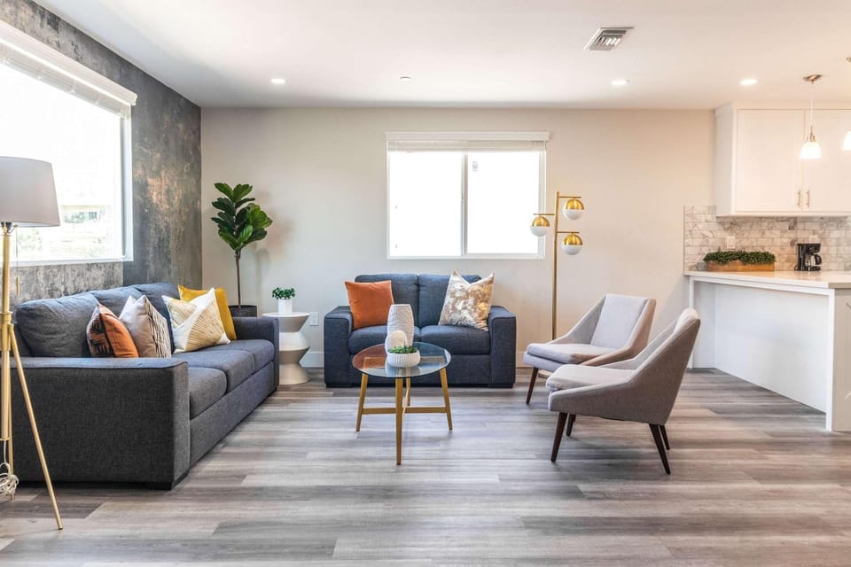 Modern 4BR Stay Premium Beds & Full Kitchen House in North Hollywood