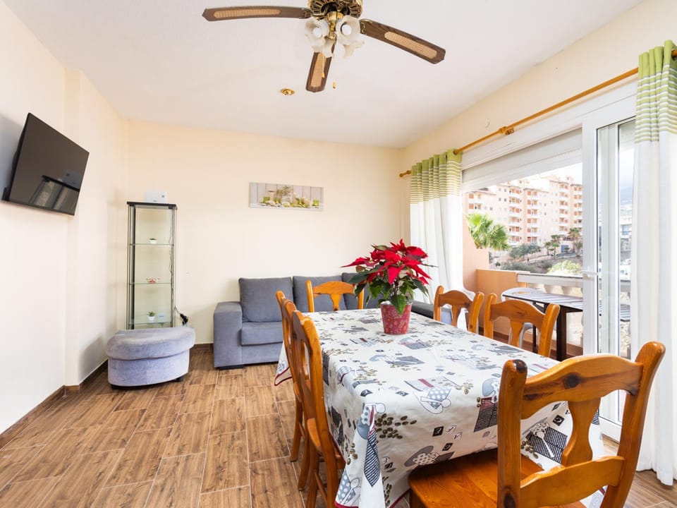 TV and multimedia, Living room, Dining area