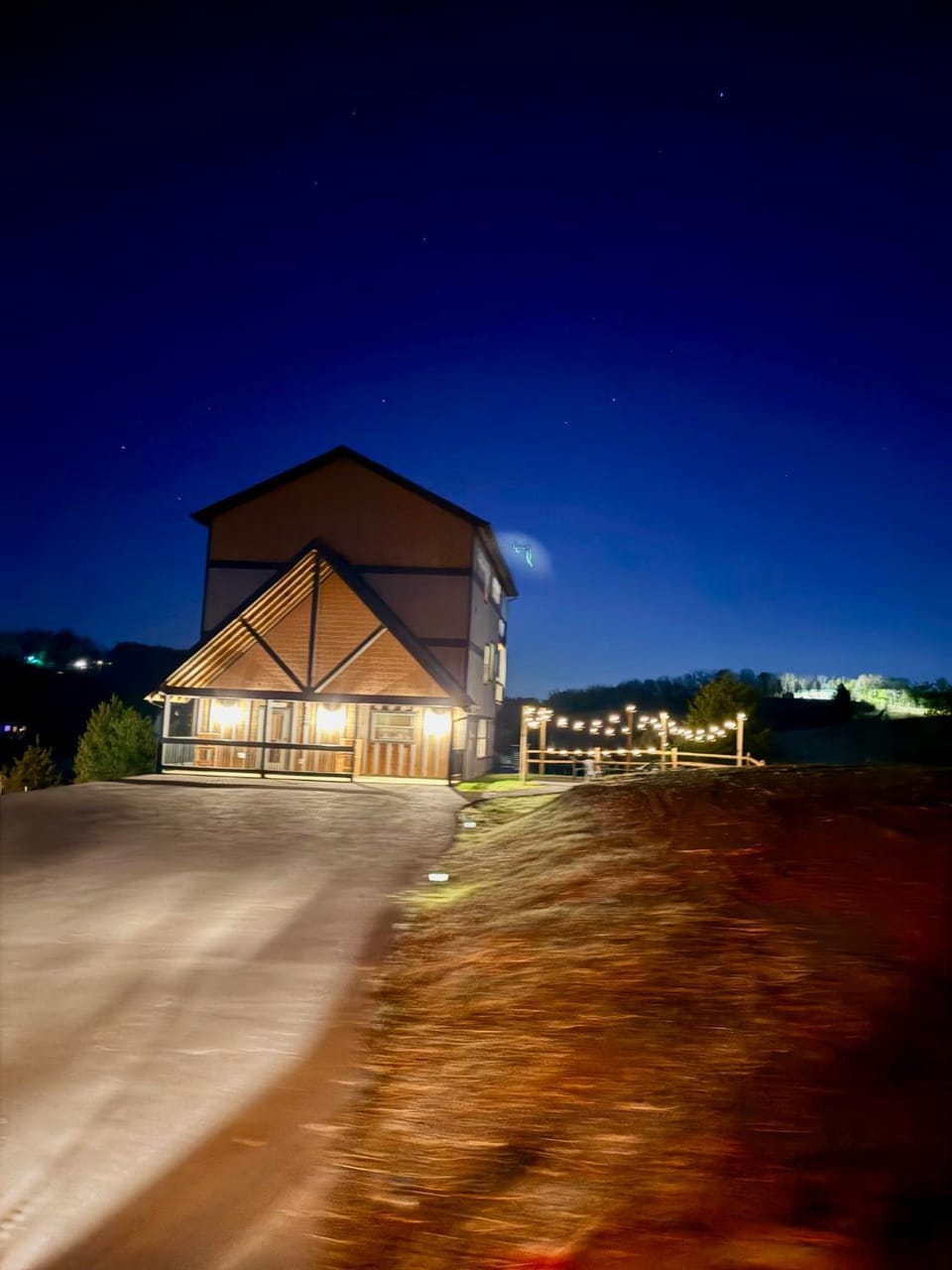 Modern Large Luxury Retreat near Pigeon Forge! House in Douglas Lake