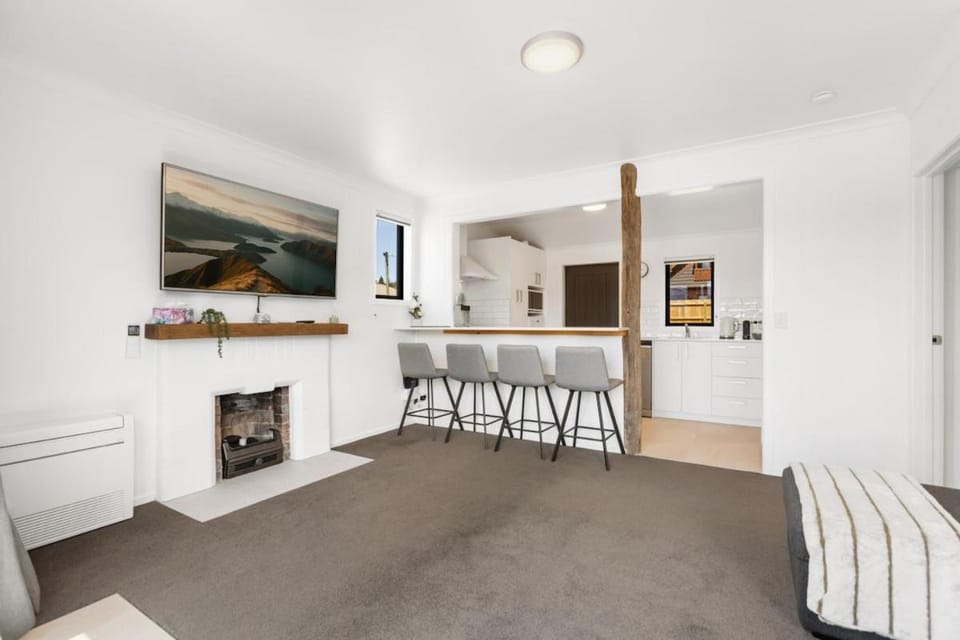 TV and multimedia, Living room, Seating area, Dining area, heating