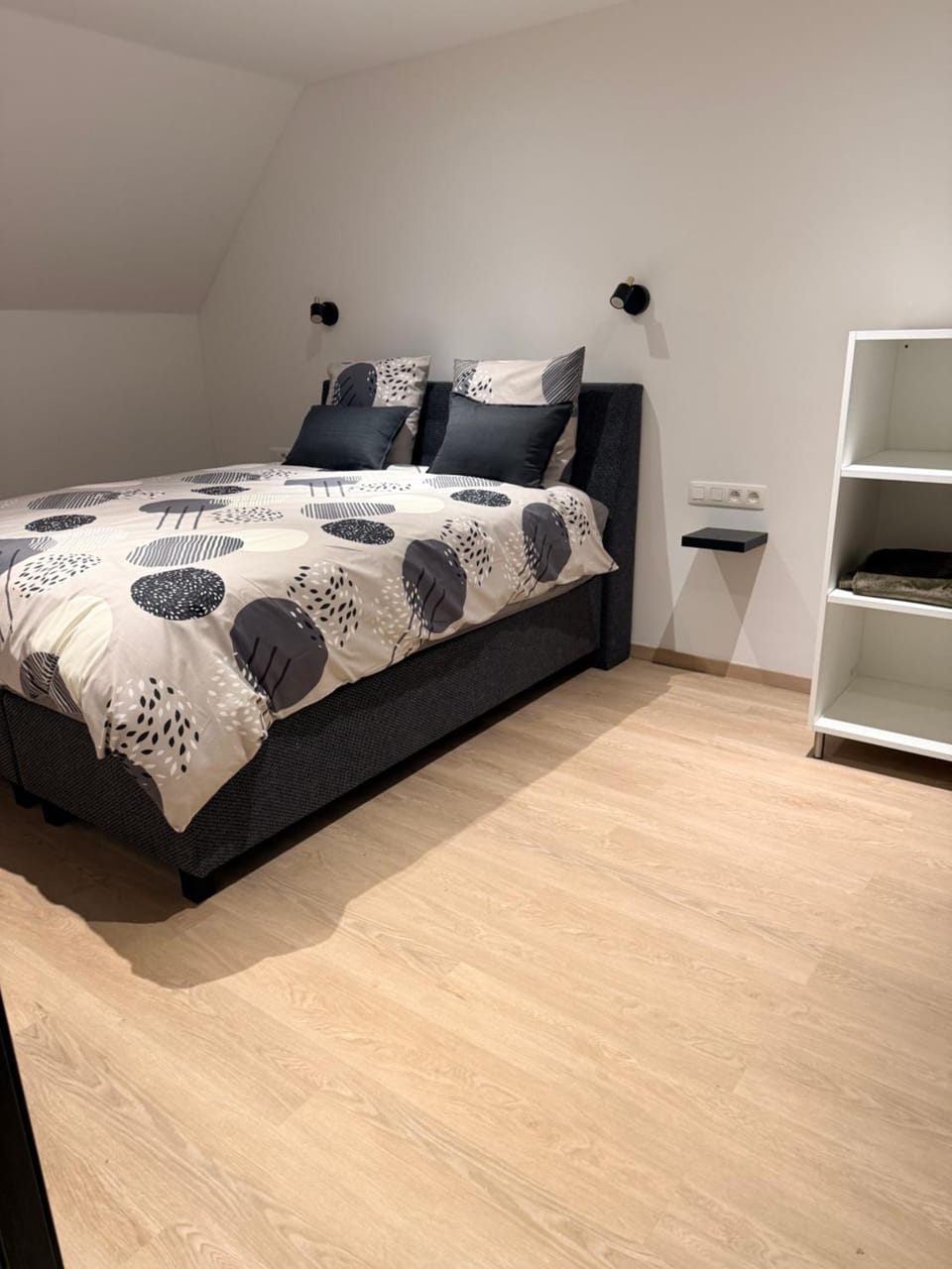 Bed, Photo of the whole room, Bedroom