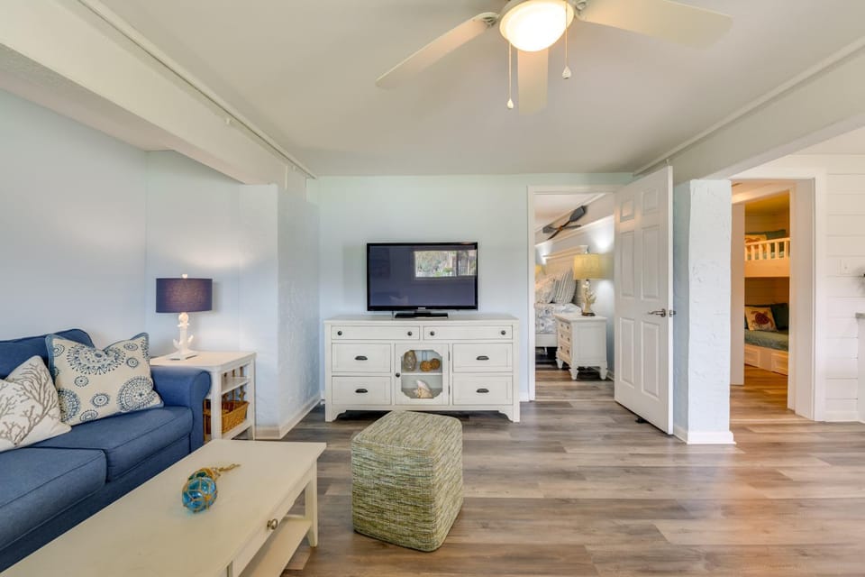 Steps to Sea! Okaloosa Island Gem w/ Outdoor Oasis Apartment in Okaloosa Island